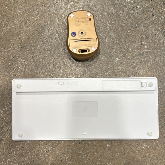 Wireless mouse and keyboard set Gold and white - Picture 2 of 2